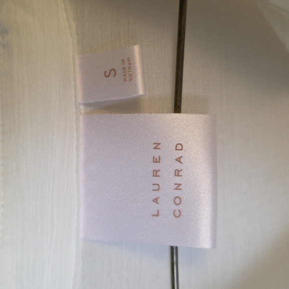 LC Lauren Conrad White Long Sleeve Embroidered Birds Hi-Low Blouse - Picture 3 of 4